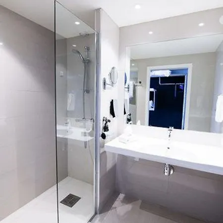 מלון Grand Olav 4*